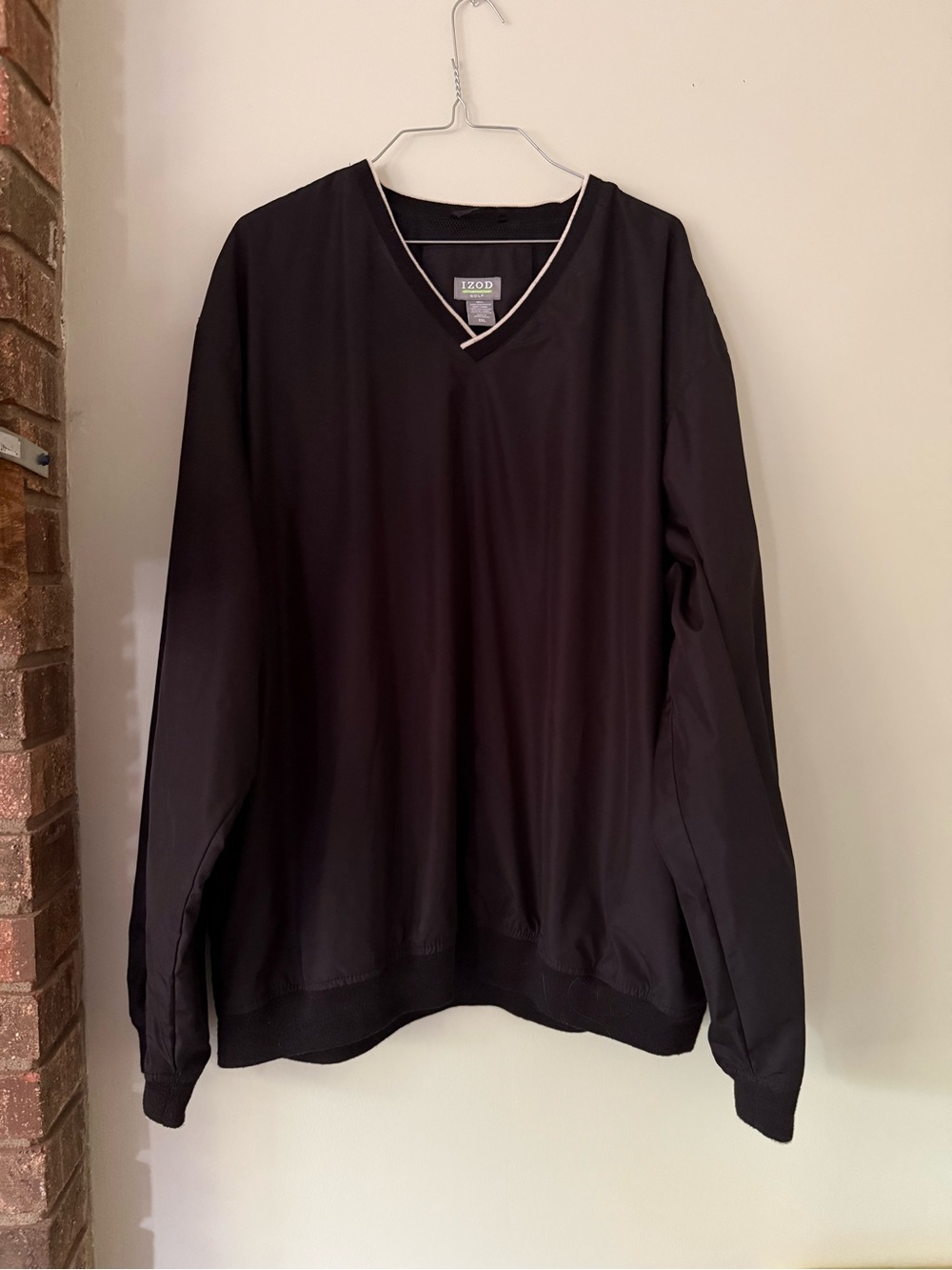 Izod Men's Black V-Neck Windbreaker Pullover